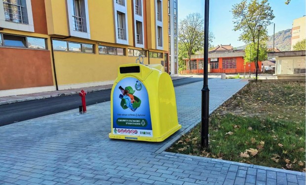 Нови контейнери за събиране на пластмасови бутилки са поставени в Мездра