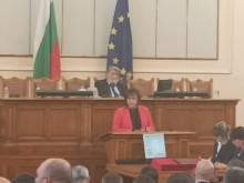 Корнелия Нинова: Ние подкрепяме идеята да се обединим около най-възрастния депутат за председател на НС