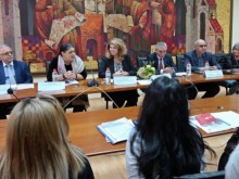 Вицепрезидентът подкрепи ромски момичета и жени в борбата им за равноправие