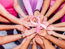 Студенти и общинари в Благоевград подкрепят жени с рак на гърдата