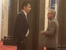 Продължават и неформалните разговори и извън пленарна зала