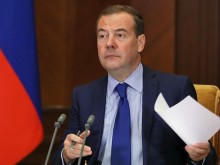 Медведев покани Илон Мъск в Москва за Деня на победата