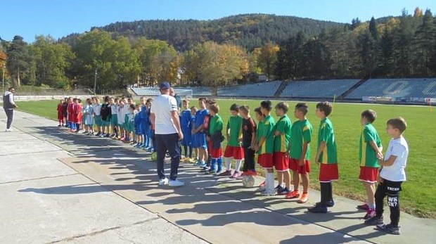 Завърши есенният футболен турнир за ученици в Кюстендил