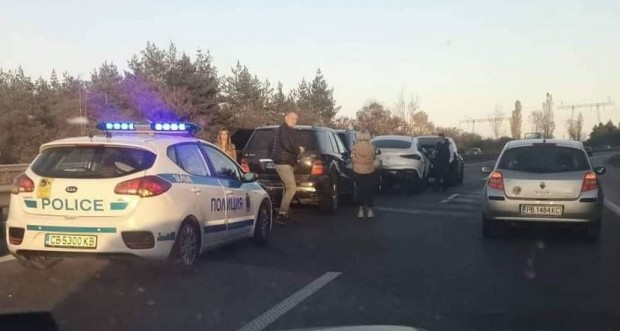 Няколко катастрофи блокираха движението по АМ Тракия в посока Бургас