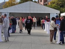 В центъра на Пловдив се провежда градски винен фестивал