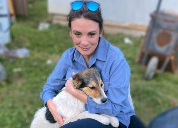Актрисата Диана Димитрова спаси куче Четириногото е било в тежко