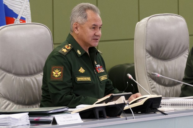 Руският министър на отбраната Сергей Шойгу по време на телефонен