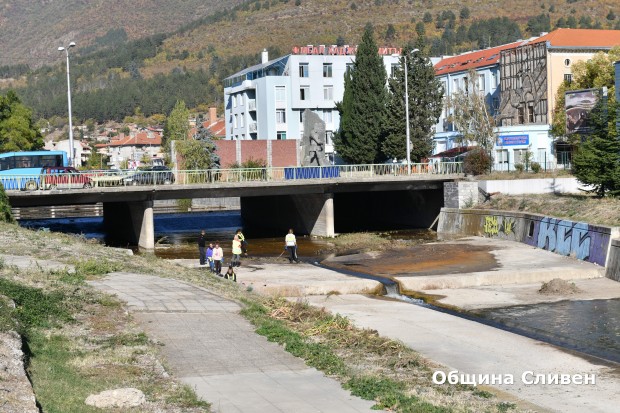 Есенно почистване на речните корита се извършва в Сливен