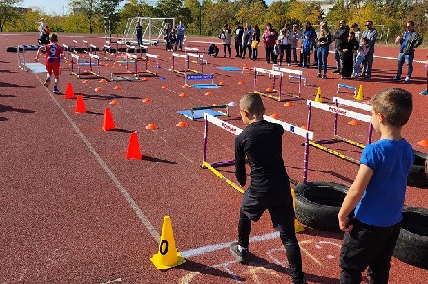 200 деца участваха в лекоатлетическото състезание "Атлетика търси таланти"