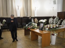 Председателят на НС Вежди Рашидов отдаде последна почит на писателя Антон Дончев