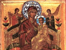 Пред чудотворно копие на иконата на Св. Богородица Всецарица извършват литургии в София