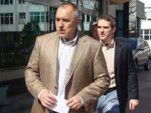 Бойко Борисов раздвоен за цигарите