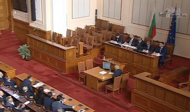 Народното събрание започна работа с дебати по предложения за съставяне