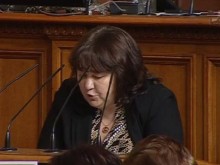 Депутатите изслушват в пленарна зала служебния финансов министър Росица Велкова