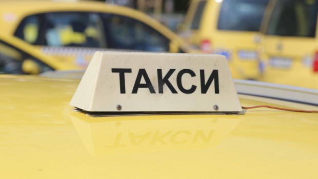 Пияна румънка удари таксиметров автомобил в Нова Загора