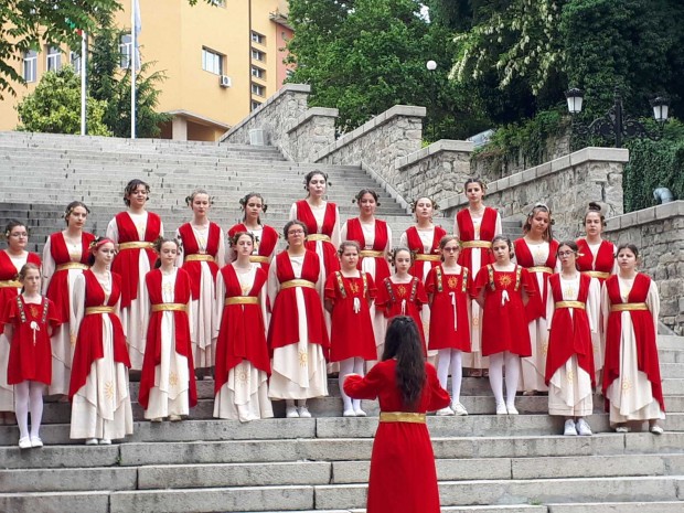 </TD
>Девическа хорова формация Евмолпея“ ще участва в тържествената културна програма,