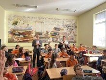 Вдъхновяващи послания и картини красят класните стаи в ОУ "Екзарх Антим I" в Пловдив