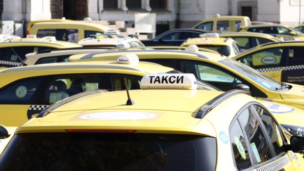 Представителите на таксиметровия бранш преустановяват протестните си акции на територията на София