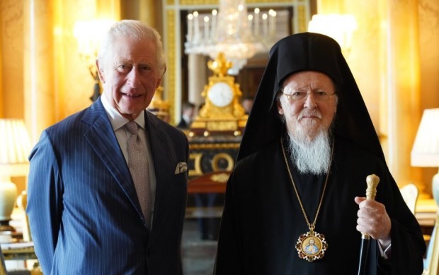 Чарлз III прие Вселенския патриарх за среща в Бъкингамския дворец