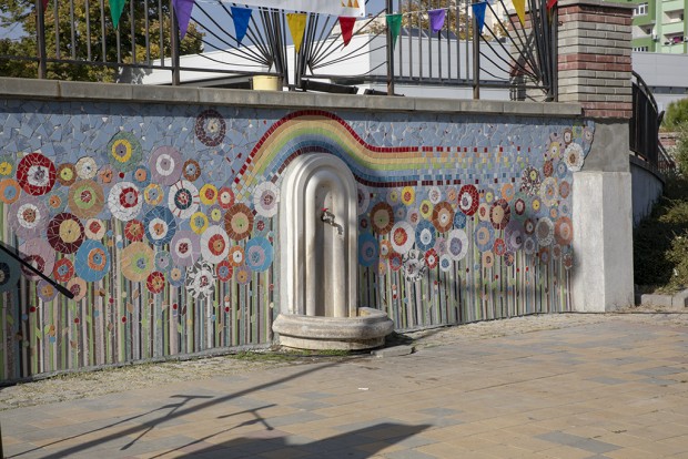 Мозаечно пано "Децата - цветята на града" откриха в парк "Артилерийски" в Стара Загора