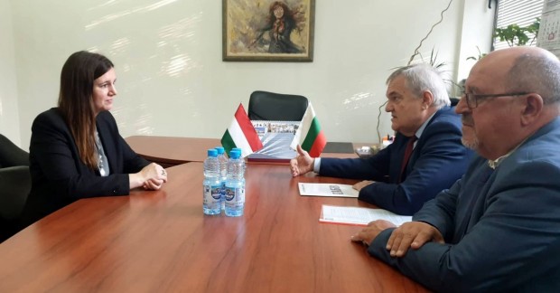 Румен Петков проведе среща с посланика на Унгария Н. Пр. Текла Харангозо
