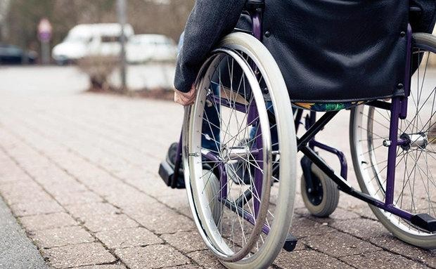 80 годишен водач на електрическа инвалидна количка пострада при катастрофа в