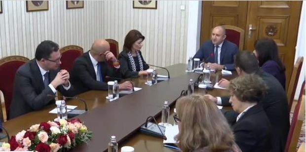 Представители на ГЕРБ-СДС отидоха на консултации при президента. Десислава Атанасова,