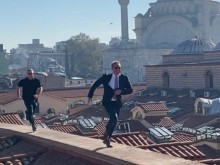 Посланик на САЩ тича по покрива на "Капалъ Чарши"