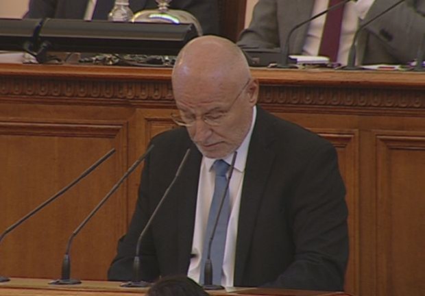 Управителят на БНБ пред парламента: България сериозно изостава в изпълнението на плана за приемане на еврото