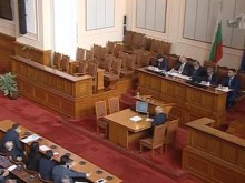Депутатите продължават с избора на комисии, ще изслушат и вътрешния министър