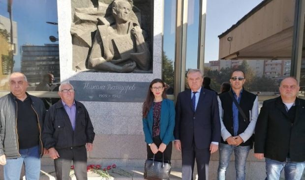 ПП АБВ връчи на кмета на Благоевград декларация срещу името на македонския културен клуб