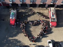 Възпитаници на ОУ "Душо Хаджидеков" благодариха на огнеборци