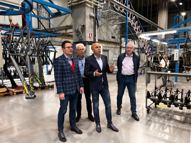 </TD
>Министърът на иновациите и растежа посети производствената база на Макском“