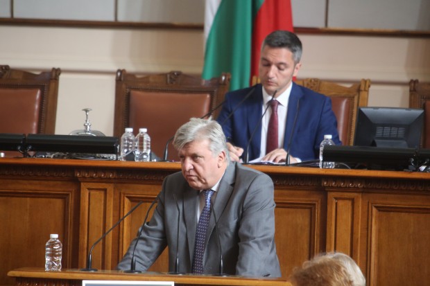 Манол Генов към регионалния министър: Готова ли е АПИ да посрещне зимата