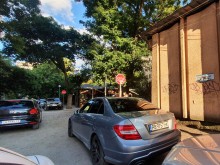 В Пловдив вече и по главите ни ще паркират
