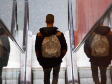 Все повече студенти в Европа се връщат при родителите си заради невъзможност да се издържат