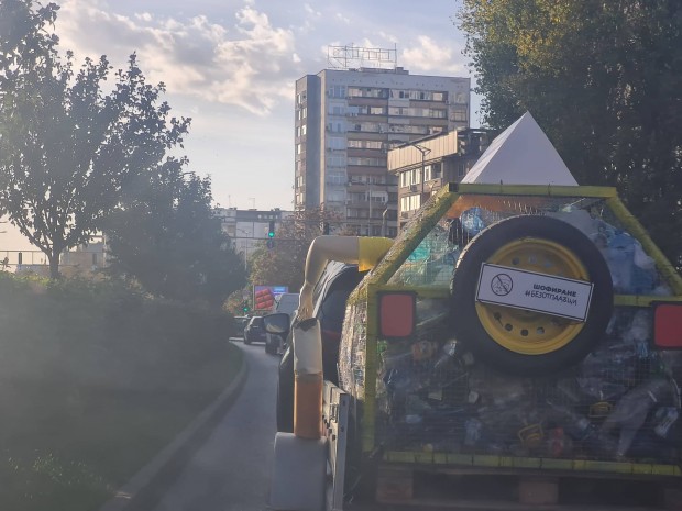TD Автомобил изработен изцяло от отпадъци събрани от улиците на града