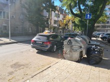 Лошо наказание за пловдивчанин, дръзнал да паркира пред контейнери за боклук