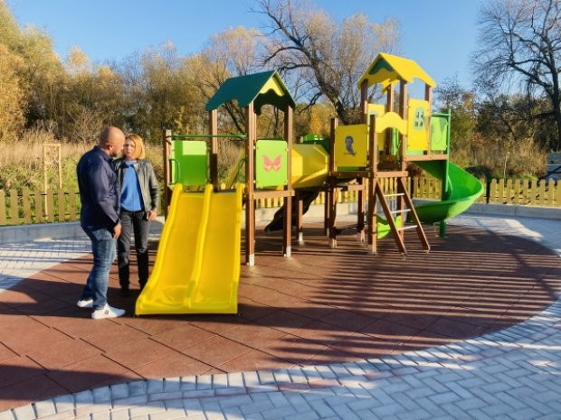 Нова детска площадка е изградена в парка на село Кривина