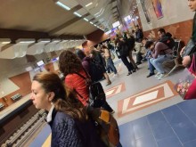 Сигнал след лудницата в метрото: Машинистът обърка линията!