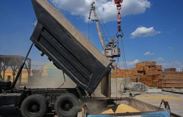 Франция търси алтернатива на морския път за износ на украинско зърно