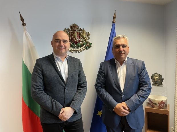 Министърът на туризма д р Илин Димитров и председателят на Националния
