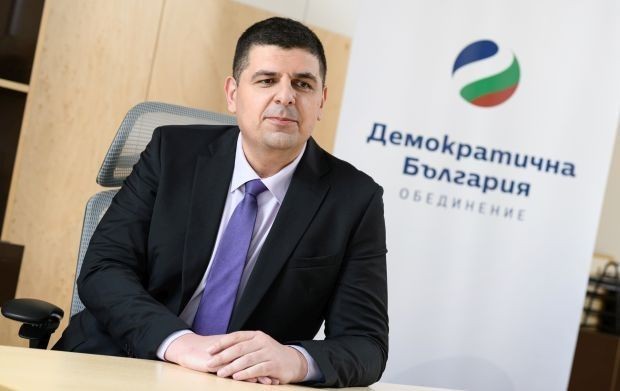 Ивайло Мирчев: Служебното правителство работи в услуга на "Лукойл". Забраната за износ на горива трябва да остане