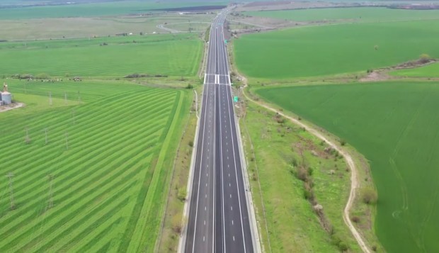 Временно е ограничено движението по път I-4 Търговище – Велико Търново в района на Боаза поради катастрофа