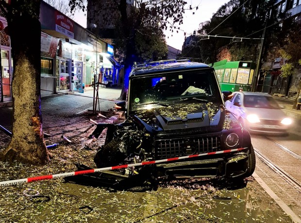 Тежка катастрофа е станала посред нощ в центъра на София.
