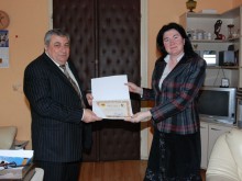 Връчиха благодарствен адрес на Петя Гогова за 175-тата годишнина на Арменското училище