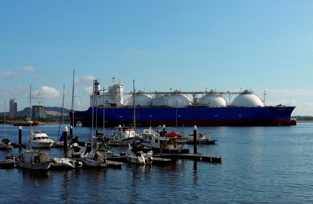 Катар заплаши да спре газа на ЕС, ако въведе таван върху руското "синьо гориво"