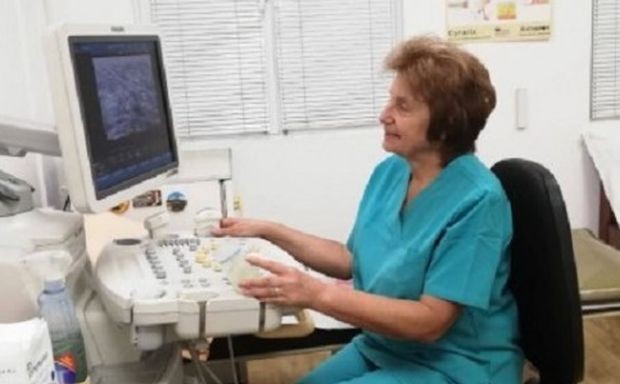 TD Апаратът за изследване на остеопорозата е ДЕКСА скенер с пълното