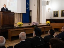 Президентът цитира Паисий: Когато държавата се управлява от неразумни и самонадеяни управници, падението е неизбежно