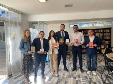 МГЕРБ дари книги на пловдивско читалище 